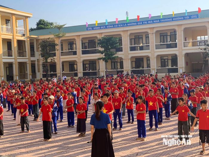 Sáng nay, Trường Tiểu học Quỳnh Tam đã đi học đầy đủ. Ảnh: Thanh Hà