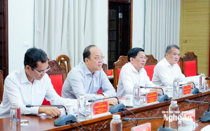 Đoàn công tác Tỉnh uỷ Cà Mau dự buổi làm việc. Ảnh: Phạm Bằng