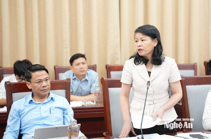 Bà Nguyễn Thị Lan - Phó Giám đốc Sở Tư pháp nêu quan điểm về Hợp đồng dự án và quy chế phối hợp thực hiện dự án. Ảnh: Nguyễn Toàn