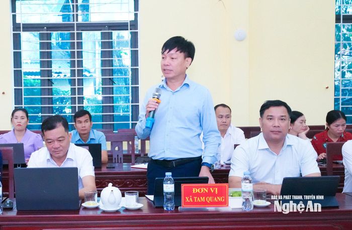 Bí thư Đảng uỷ, Chủ tịch HĐND xã Tam Quang đề nghị tỉnh sớm bố trí nguồn kinh phí Chương trình mục tiêu quốc gia năm 2026 để xã triển khai thực hiện. Ảnh: Mai Hoa