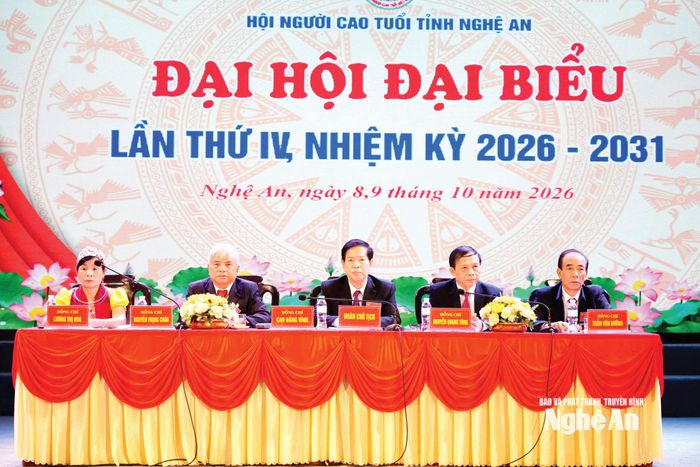 Đoàn Chủ tịch điều hành đại hội. Ảnh: T.L