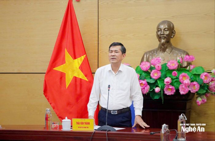 Phó Chủ tịch UBND tỉnh Nghệ An Thái Văn Thành phát biểu tại hội nghị trực tuyến. Ảnh: Thu Hiền