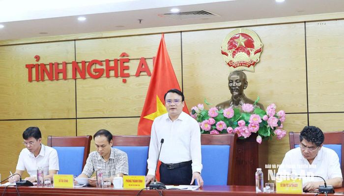 Phó Chủ tịch UBND tỉnh Phùng Thành Vinh phát biểu chỉ đạo Hội nghị. Ảnh: Hoàng Hiếu