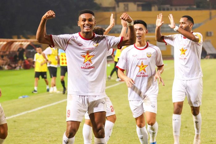 Daniel Passira có ngày thi đấu bùng nổ. Ảnh HLHT FC.