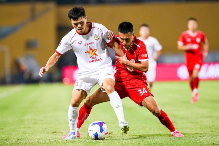 Hàng thủ Hồng Lĩnh Hà Tĩnh chơi tốt trước á quân Thể Công - Viettel. Ảnh: HLHT FC.