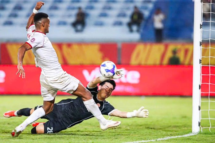 Daniel Passira ấn định tỷ số 3-1 cho Hồng Lĩnh Hà Tĩnh. Ảnh: HLHT FC.
