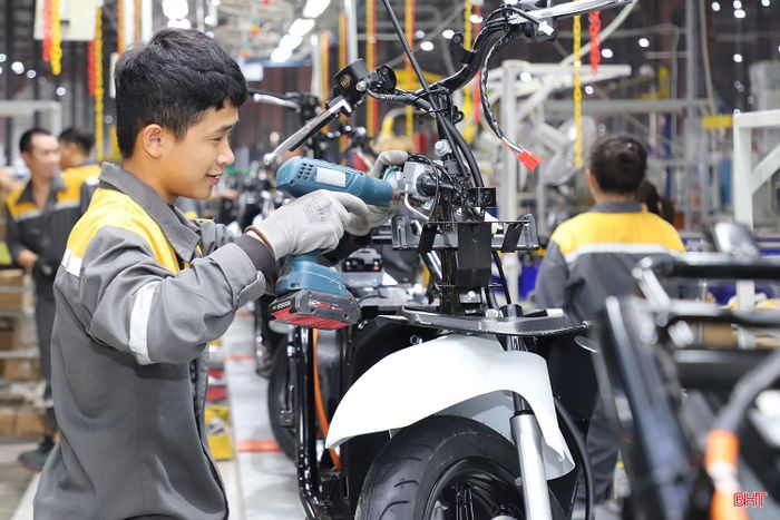 Các dự án công nghiệp mới đi vào vận hành, góp phần thúc đẩy tăng trưởng sản lượng điện thương phẩm.