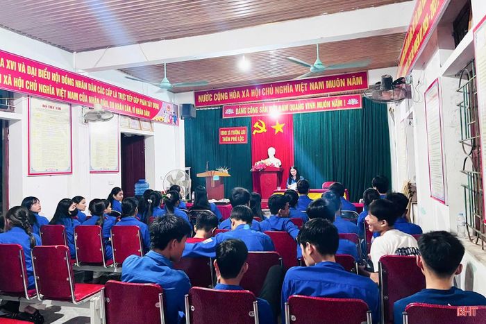  “Hưởng ứng kỷ niệm 70 năm Ngày truyền thống Hội LHTN Việt Nam, chúng tôi mong muốn mỗi hoạt động không chỉ tạo khí thế thi đua trong thanh niên mà còn mang lại những giá trị thiết thực cho cộng đồng. Đặc biệt, thông qua các hoạt động này, chúng tôi mong muốn khơi dậy ý thức tự giác, tinh thần chung tay của người dân trong giữ gìn cảnh quan, bảo vệ môi trường và xây dựng nếp sống văn minh tại địa phương", chị Nguyễn Thị Thảo - Bí thư Đoàn xã, Chủ tịch Hội LHTN Việt Nam xã Trường Lưu chia sẻ. 