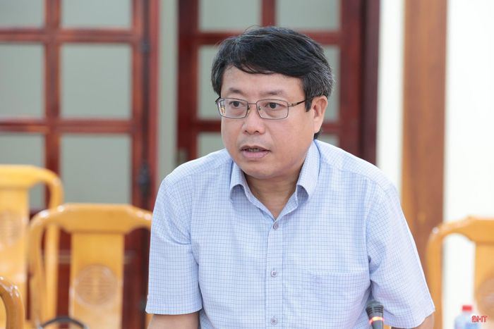 Đồng chí Dương Tất Thắng - Ủy viên BTV Tỉnh ủy, Phó Chủ tịch Thường trực HĐND tỉnh tham gia ý kiến tại hội nghị.
