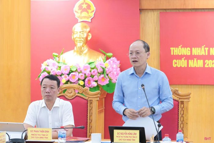 Đồng chí Nguyễn Hồng Lĩnh – Phó Bí thư Thường trực Tỉnh ủy, Chủ tịch HĐND tỉnh phát biểu chỉ đạo tại hội nghị.