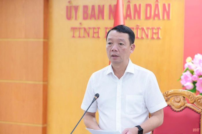 Đồng chí Phan Thiên Định - Phó Bí thư Tỉnh ủy, Chủ tịch UBND tỉnh phát biểu tại hội nghị.