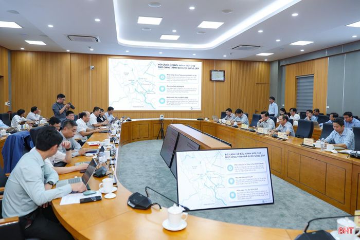 Đơn vị tư vấn trình bày báo cáo kết quả xây dựng Dự thảo quy trình vận hành điều tiết hồ chứa nước Kẻ Gỗ.