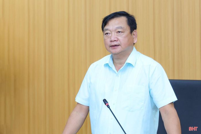 Phó Chủ tịch UBND tỉnh Hồ Huy Thành kết luận cuộc họp.