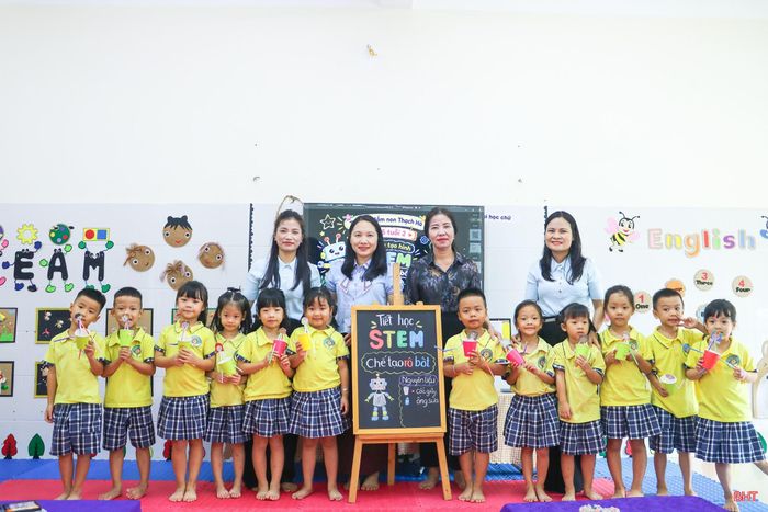 Trường Mầm non Thạch Hà chú trọng hình thành những phẩm chất, năng lực nền tảng, giúp trẻ phát triển toàn diện.