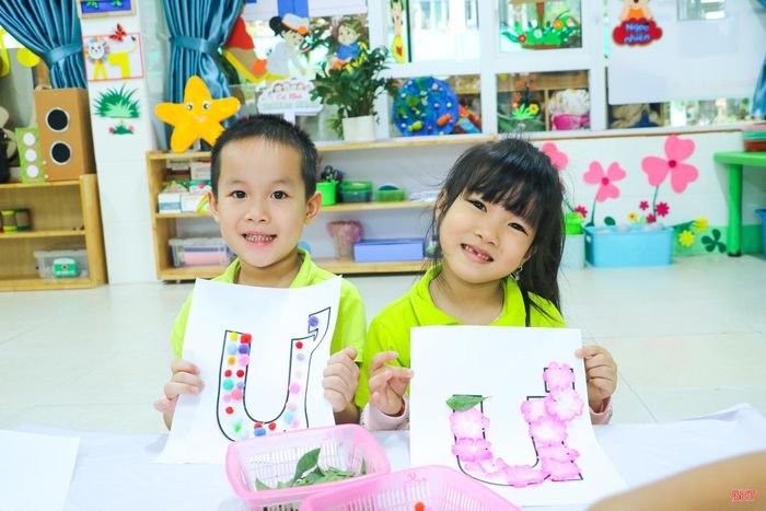 Hoạt động của các lớp tại Trường Mầm non Trí Đức (phường Thành Sen) tập trung vào 5 năng lực nền tảng: thích ứng, giao tiếp, hợp tác, tự lực, giải quyết vấn đề.