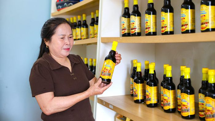 Được ghi nhận trong chương trình “Nông dân Việt Nam xuất sắc 40 năm đổi mới” là niềm vinh dự lớn lao, nhưng với tôi, phần thưởng quý giá nhất vẫn là được tiếp tục giữ nghề truyền thống, để những chai nước mắm mang thương hiệu Luận Nghiệp ngày càng vươn xa, mang theo hương vị đậm đà của biển quê hương đến với nhiều thế hệ người tiêu dùng.