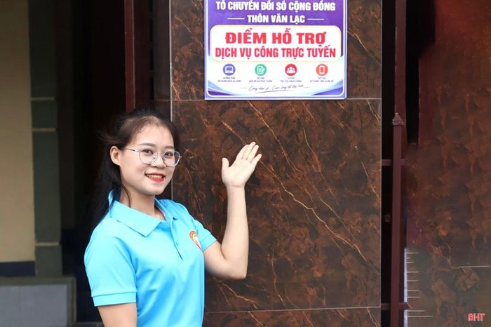 Nhà của 8 thành viên tổ chuyển đổi số cộng đồng ở thôn Văn Lạc cũng được lựa chọn trở thành điểm hướng dẫn người dân thực hiện dịch vụ công trực tuyến.