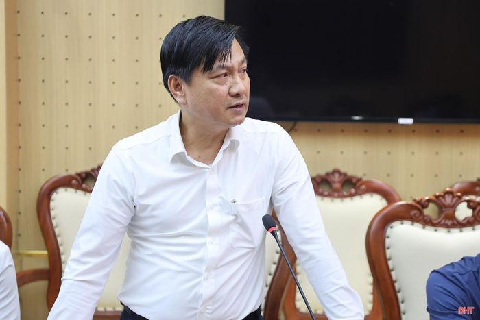 Phó Giám đốc Sở KH&CN Bùi Phong An góp ý một số nội dung liên quan.