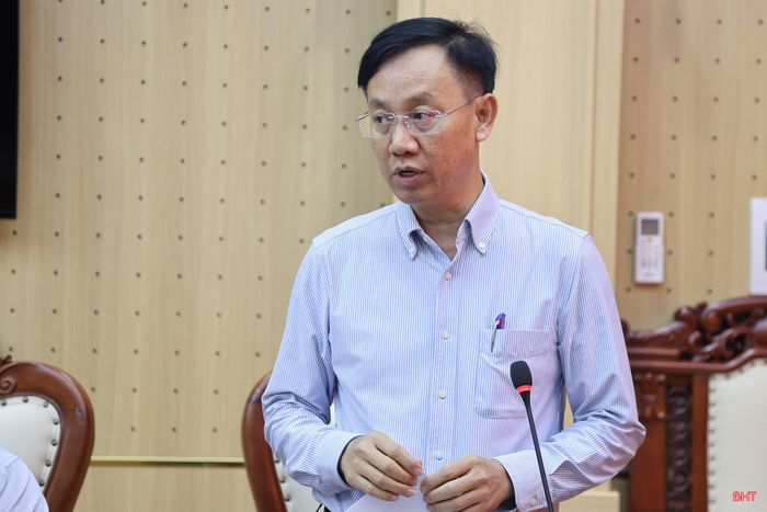 Phó Giám đốc Sở Y tế Bùi Quốc Hùng góp ý vào các dự án luật thuộc lĩnh vực y tế.