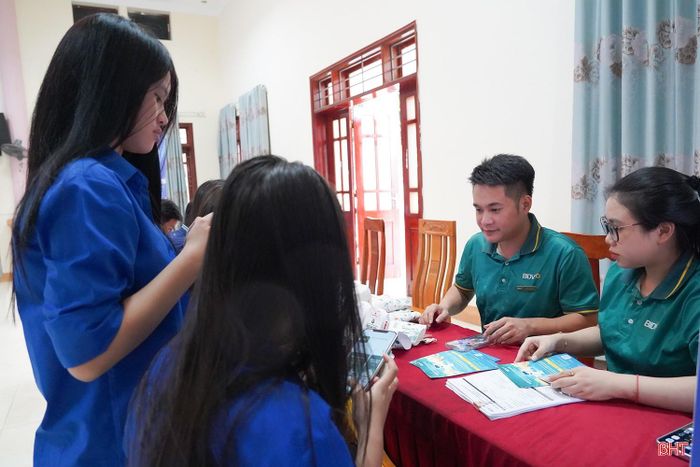 Dịp này, Hội LHTN Việt Nam tỉnh triển khai Ngày hội “Tôi yêu Tổ quốc tôi” tại 100% cơ sở hội, đồng thời phát động phong trào “Yêu Tổ quốc bằng hành động số”, nhằm lan tỏa tinh thần yêu nước, khơi dậy khát vọng cống hiến và thúc đẩy ứng dụng công nghệ số trong thanh niên. Thông qua các hoạt động thiết thực, ngày hội tiếp tục khẳng định vai trò xung kích, sáng tạo của tuổi trẻ Hà Tĩnh trong chuyển đổi số, phát huy tinh thần tình nguyện vì cộng đồng.