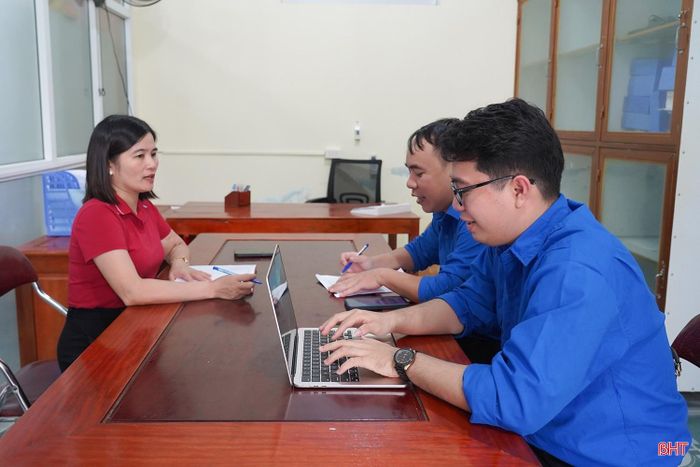 Cùng với đó, Tỉnh đoàn chỉ đạo Đoàn thanh niên UBND tỉnh triển khai chương trình “Hành trình xanh – Sát cơ sở – Gỡ vướng mắc”, hỗ trợ địa phương tháo gỡ khó khăn trong quá trình thực hiện nhiệm vụ chuyên môn và giải quyết thủ tục hành chính.