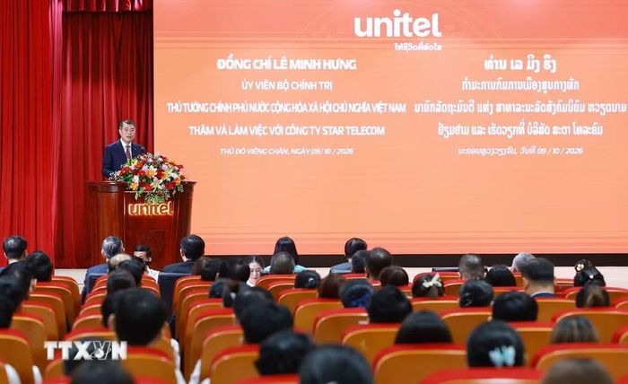 Thủ tướng Lê Minh Hưng phát biểu khi đến thăm Công ty Lao Star Telecom (Unitel). (Ảnh: Dương Giang/TTXVN)