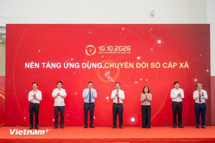 Bộ Khoa học và Công nghệ cũng đã chính thức khai trương Ứng dụng hỗ trợ chuyển đổi số cấp xã. (Ảnh: Minh Sơn/Vietnam+)
