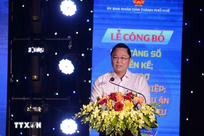 Ông Lê Trí Thanh, Chủ tịch Ủy ban Nhân dân thành phố Huế, phát biểu tại lễ công bố. (Ảnh: Văn Dũng/TTXVN)