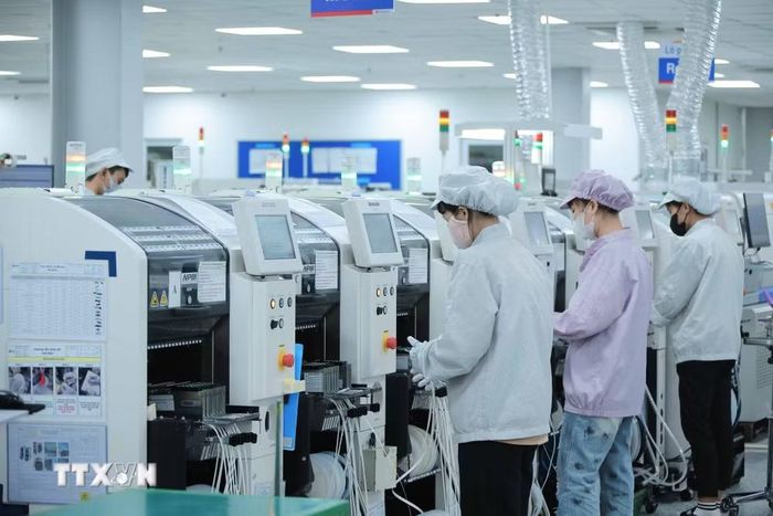 Nhiều hệ thống máy móc hiện đại, tiên tiến nhất đã được các doanh nghiệp FDI đầu tư sản xuất tại các khu công nghiệp, khu kinh tế của tỉnh Quảng Ninh. (Ảnh: Hoàng Hiếu/TTXVN)