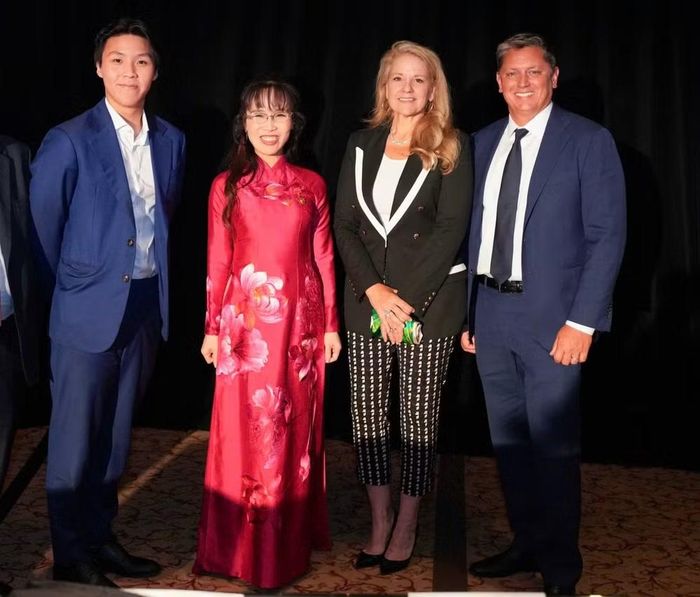 Chủ tịch Vietjet gặp gỡ, trao đổi cùng President & COO SpaceX, bà Gwynne Shotwell (Ảnh: Quang Nguyễn)