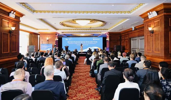 Các đại biểu tham gia hội thảo về giáo dục đại học số và quốc tế hóa trong khuôn khổ hội nghị. (Ảnh: Vietnam+)