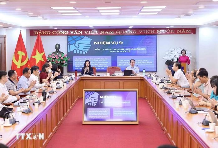 Đồng chí Vũ Việt Trang, Ủy viên Ban Thường vụ Đảng ủy các cơ quan Đảng Trung ương, Bí thư Đảng ủy, Tổng Giám đốc Thông tấn xã Việt Nam, Phó Trưởng ban Tuyên giáo Trung ương kết luận và chỉ đạo hội nghị. (Ảnh: An Đăng/TTXVN)