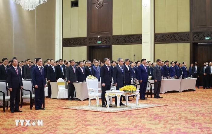 Thủ tướng Lê Minh Hưng và Thủ tướng Campuchia Hun Manet tham dự Diễn đàn Doanh nghiệp Việt Nam-Campuchia 2026. (Ảnh: Dương Giang/TTXVN)