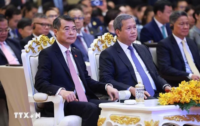 Thủ tướng Lê Minh Hưng và Thủ tướng Campuchia Hun Manet tham dự Diễn đàn Doanh nghiệp Việt Nam-Campuchia 2026. (Ảnh: Dương Giang/TTXVN)