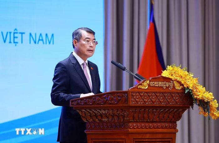 Thủ tướng Lê Minh Hưng phát biểu tại Diễn đàn Doanh nghiệp Việt Nam-Campuchia 2026. (Ảnh: Dương Giang/TTXVN)