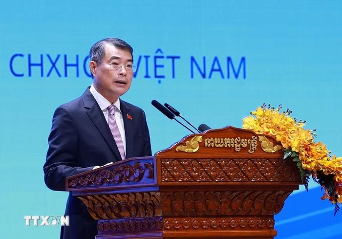 Thủ tướng Lê Minh Hưng phát biểu tại Diễn đàn Doanh nghiệp Việt Nam-Campuchia 2026. (Ảnh: Dương Giang/TTXVN)