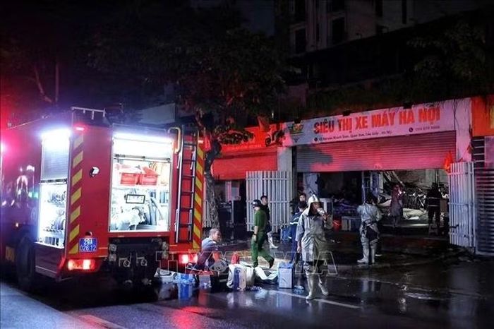 Lực lượng Cảnh sát phòng cháy chữa cháy và cứu hộ cứu nạn đã dập tắt đám cháy ngăn nguy cơ ngọn lửa lan sang khu vực lân cận.