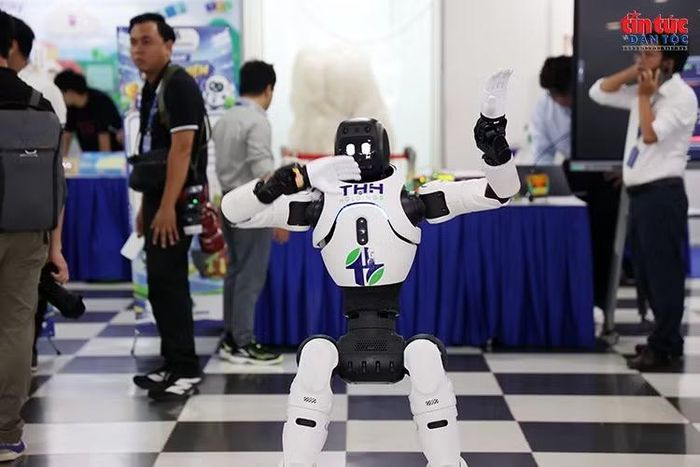 Mẫu robot AI hình người có khả năng mô phỏng chuyển động của con người.