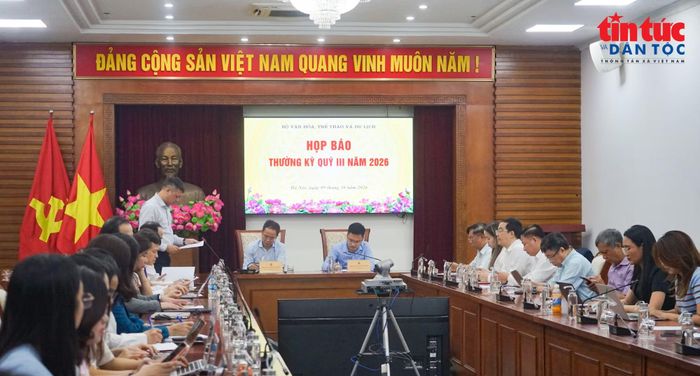 Quang cảnh họp báo.