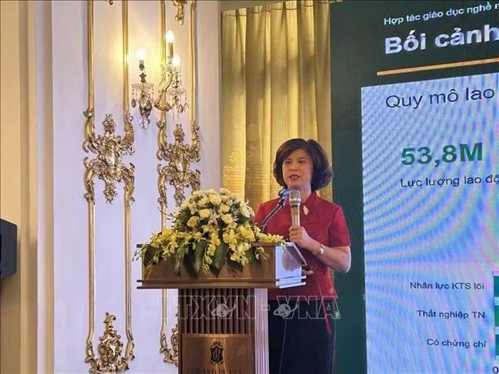 PGS, TS Vũ Thị Tú Anh, Phó Cục trưởng Cục Giáo dục nghề nghiệp và Giáo dục thường xuyên đề xuất các trường từng bước phát triển học liệu số, công cụ đánh giá và hồ sơ năng lực số cho người học. Ảnh: Phương Hà/TTXVN