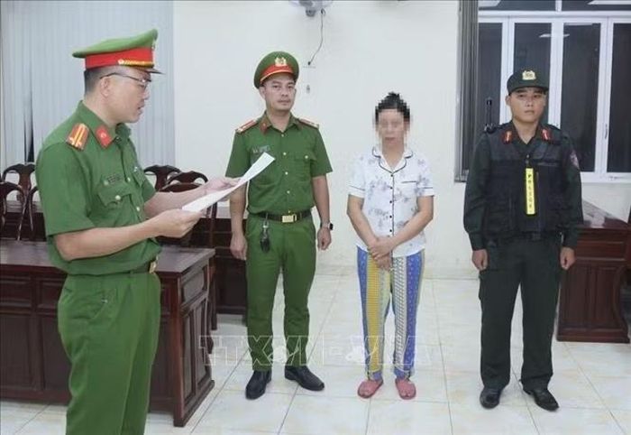 Bị can bị khởi tố để điều tra với cáo buộc “Vi phạm quy định về an toàn thực phẩm”. Ảnh: TTXVN phát