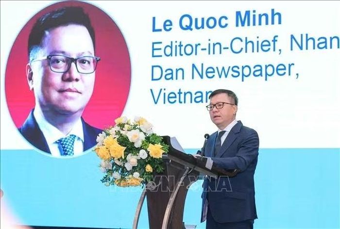 Ủy viên Trung ương Đảng, Tổng Biên tập Báo Nhân dân Lê Quốc Minh - Phó Trưởng Ban Tuyên giáo Trung ương, Chủ tịch Hội nhà báo Việt Nam phát biểu khai mạc. Ảnh: Hoàng Hiếu/TTXVN