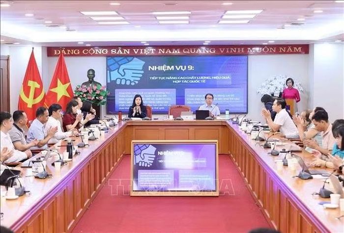 Đồng chí Vũ Việt Trang, Ủy viên Ban Thường vụ Đảng ủy các cơ quan Đảng Trung ương, Bí thư Đảng ủy, Tổng Giám đốc Thông tấn xã Việt Nam, Phó Trưởng ban Tuyên giáo Trung ương kết luận và chỉ đạo hội nghị. Ảnh: An Đăng/TTXVN