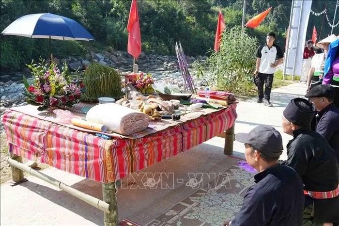 Nghi lễ Cưn Lảu Khẩu Mảu (Mường cốm mới).