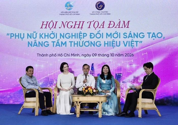 Các đại biểu trao đổi giải pháp hỗ trợ phụ nữ khởi nghiệp nâng cao chất lượng sản phẩm và mở rộng thị trường.