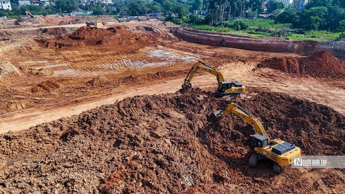 Theo đó, tranh thủ thời tiết thuận lợi, các đơn vị thi công bố trí tăng cường thêm các đội thi công 3 ca 4 kíp , đẩy nhanh tiến độ nhưng vẫn phải kiểm soát chất lượng, khối lượng đảm bảo hoàn thành đúng kế hoạch.