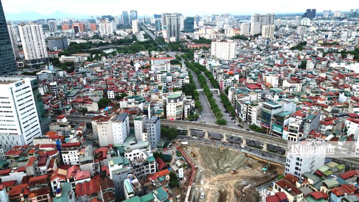 Theo ghi nhận của phóng viên, tuyến vành đai 2.5 đi qua địa bàn phường Cầu Giấy trong những ngày này đang gấp rút được thực hiện. Đây là một trong những nút giao quan trọng của tuyến đường này.