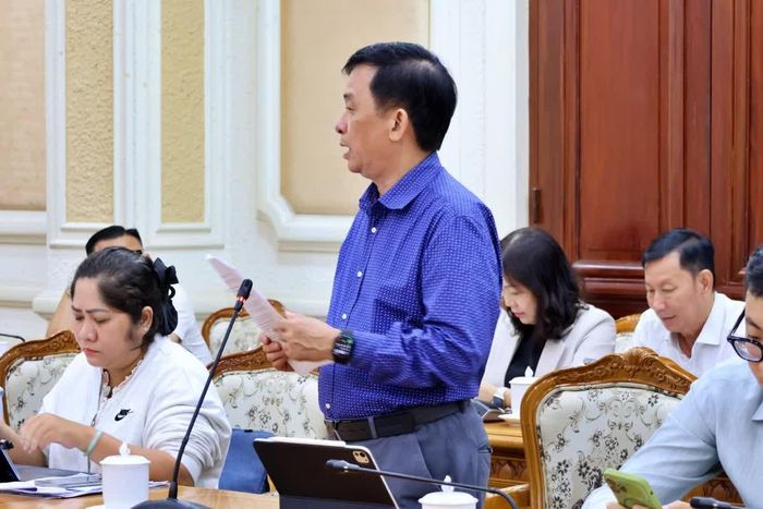 Đại diện Ban Quản lý Khu Công nghệ cao TP Hồ Chí Minh báo cáo tại cuộc họp.
