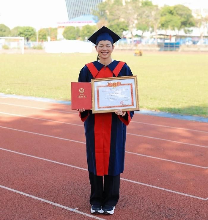 Cuối năm 2025, Ánh Viên đã nhận bằng Thạc sĩ. Ảnh: FBNV