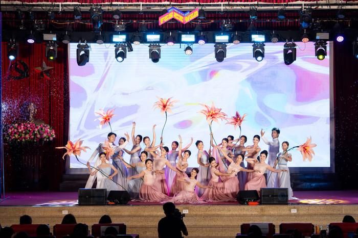 Những tiết mục được dàn dựng công phu bởi các bạn sinh viên trường Báo.